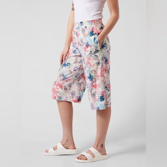 Athleta | Savannah Bermuda Shorts - Lumen Floral Cream - Picture 2 of 13